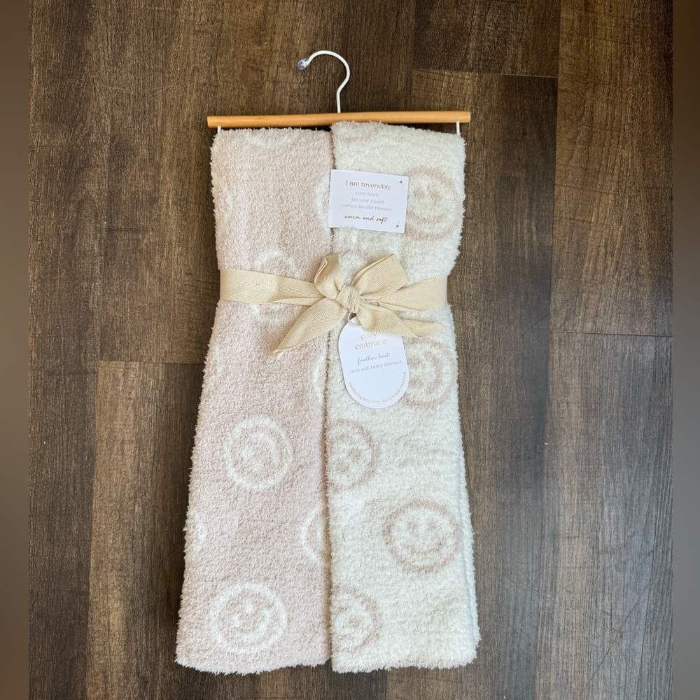 Adorable smiley baby blanket! Reversible. NEW!